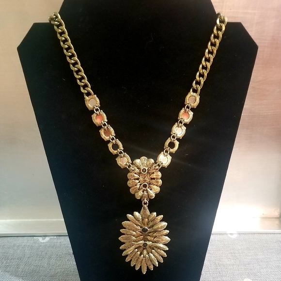 Logo Links by Lori Goldstein Sunburst Pendant Multi Color Statement Necklace - Picture 3 of 12